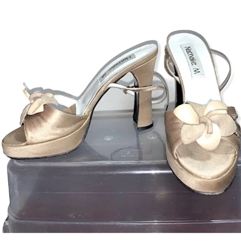 Y2K Nathalie M by Charles David Leather Suede Cut Out 3D Floral Heels Beige 6